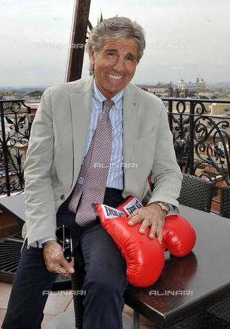 AAE-S-000184-5178 - Nino Benvenuti with a pair of boxing gloves on a terrace in Rome - Date of photography: 14/04/2010 - ROBERTO TEDESCHI /GID / © ANSA / Alinari Archives