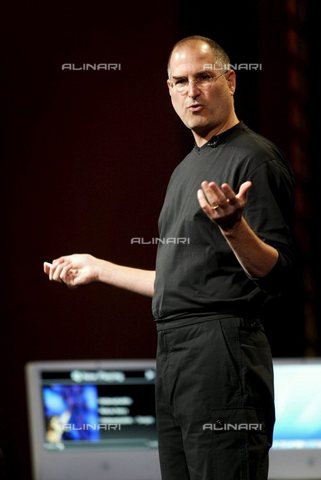 AAE-S-117481-5263 - Apple CEO Steve Jobs at a conference on ease of use of Front Row media in San Jose, California on October 12, 2005 - Date of photography: 12/10/2005 - Photo of ARLEEN NG, 2005 / © ANSA / Alinari Archives