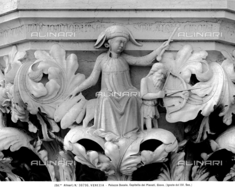 ACA-F-038796-0000 - Giove, capitello dei pianeti, portico del Palazzo Ducale, Venezia - Data dello scatto: 1920-1930 ca. - Archivi Alinari, Firenze