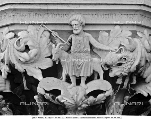 ACA-F-038797-0000 - Saturno, capitello dei pianeti, portico del Palazzo Ducale, Venezia - Data dello scatto: 1920-1930 ca. - Archivi Alinari, Firenze