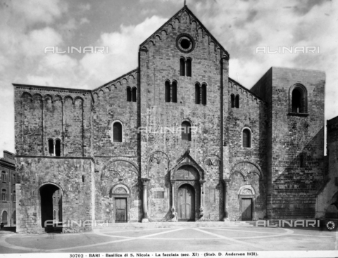 ADA-F-030702-0000 - Veduta della facciata della basilica di S. Nicola, a Bari - Data dello scatto: 1931 - Archivi Alinari, Firenze