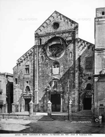 ADA-F-030722-0000 - Veduta della facciata della Cattedrale di S. Sabino, a Bari - Data dello scatto: 1931 - Archivi Alinari, Firenze