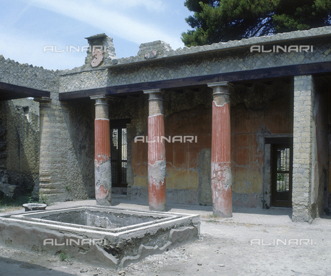 AGC-F-000233-0000 - View of a porticowith columns in plastered and painted brick, in Ercolano. In the foreground a square pool - Date of photography: 1989 - Reproduced with the permission of Ministero della Cultura / Alinari Archives, Florence