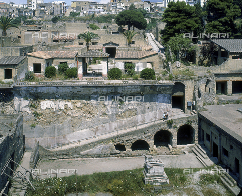 AGC-F-000237-0000 - Panorama of the excavations of the city of Herculaneum - Date of photography: 1989 - Reproduced with the permission of Ministero della Cultura / Alinari Archives, Florence