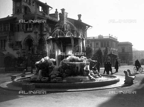 AIL-F-007576-0000 - La fontana delle Rane in piazza Mincio nel quartiere Coppedè a Roma - Data dello scatto: 04/02/1929 - Istituto Luce/Gestione Archivi Alinari, Firenze