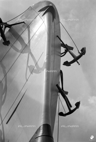 AIL-F-125618-0000 - Cerimonia del varo della real nave "Roma" a Trieste nel 1940: la prua della nave - Data dello scatto: 09/06/1940 - Istituto Luce/Gestione Archivi Alinari, Firenze