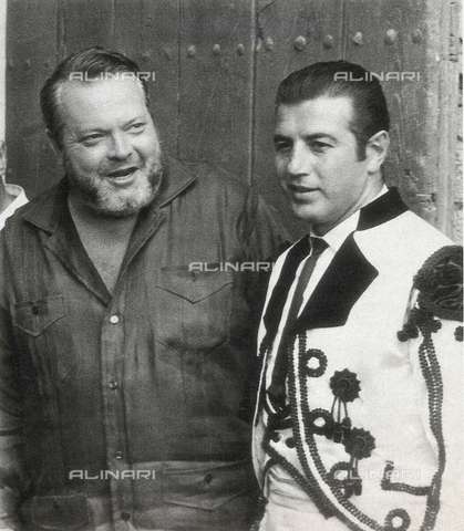 AIS-F-FRB368-0000 - Portrait of Orson Welles (1915-1985) with a bullfighter - Iberfoto/Alinari Archives