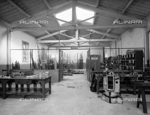 APA-F-008404-0000 - L'officina meccanica della casa automobilistica "Nazzaro" - Data dello scatto: 11/1920 - Archivi Alinari, Firenze