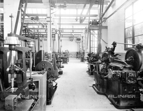 APA-F-008405-0000 - L'officina meccanica della casa automobilistica "Nazzaro" - Data dello scatto: 11/1920 - Archivi Alinari, Firenze
