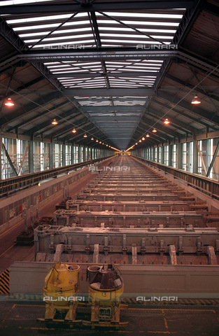 APN-F-026777-0000 - Mozambique  Mozal  2004: Aluminium pot lines at the Mozal plant south of Maputo. large business. metal  industryGraeme Williams/South - South Photographs / Africamediaonline/Archivi Alinari, Firenze