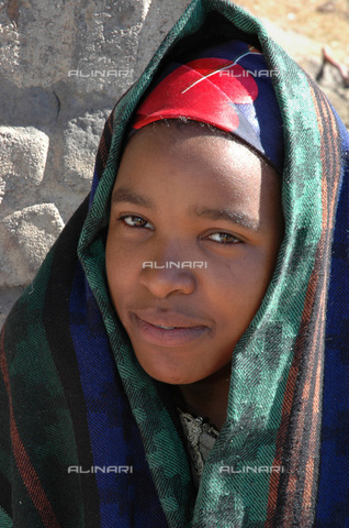 APN-F-026800-0000 - Lesotho 2004  Rural . A young girl. children teenagerGraeme Williams/South - South Photographs / Africamediaonline/Archivi Alinari, Firenze