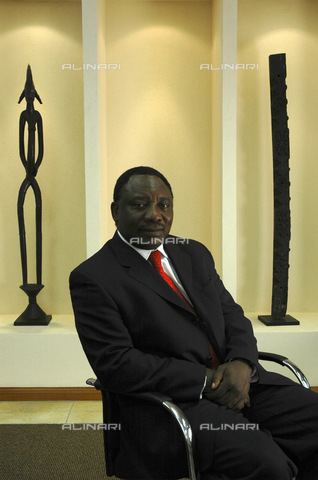 APN-F-029509-0000 - South Africa  Johannesburg  2005 Businessman Cyril Ramaphosa  at his offices in Sandton. He is Executive Chairman of Asset Management the Shanduka GroupGraeme Williams/South - South Photographs / Africamediaonline/Archivi Alinari, Firenze