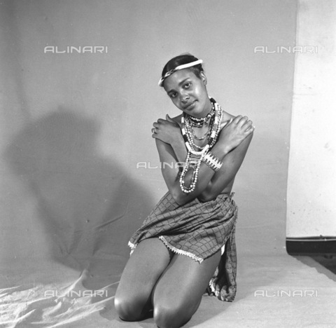 APN-F-116304-0000 - MAR1958 - The Modern African Miss - Can Themba Looks At The Girls In High-Heel Shoes. She's city slick and sophisticated. She's smart. She's delecate and unselfconscious in the way to handle men, the man and life. And that's been achieved in less than fif - Baileys African History Archive / Africamediaonline/Archivi Alinari, Firenze