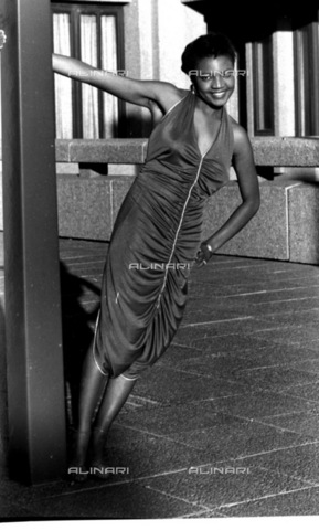 APN-F-116313-0000 - SAED: SOCIAL: BEUTY: FASHION: 1970s - - Tshidi Seboko. (Photograph by Drum © BAHA) - Baileys African History Archive / Africamediaonline/Archivi Alinari, Firenze