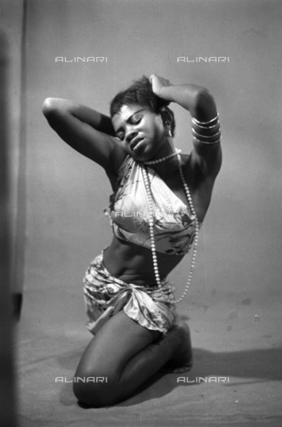 APN-F-116328-0000 - JAN1956 - Ivy Burns The Congo Dance - Ivy Williams; 'I happen to think that this business of coy maidenhood is out of date. My desires, my impulses, my reactions are things that I play with a frankness that often shocks my sisters'. (Photograph by G.R.Nai - Baileys African History Archive / Africamediaonline/Archivi Alinari, Firenze