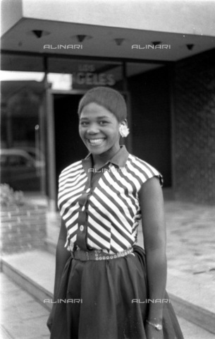 APN-F-116335-0000 - SAED: SOCIAL: BEAUTY: JUN1958 - Wow These Girls Can Sure Dress - Jo'burg's factory girls reckon they're one up on all the other babes when it comes to dressing smartly. Here's their evidence. Now you judge, we're scared to. Casual wear preferred - Baileys African History Archive / Africamediaonline/Archivi Alinari, Firenze