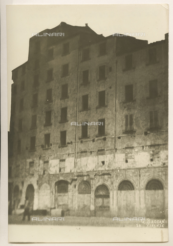 ARC-F-010207-0000 - Ghetto buildings facing Piazza del Mercato Vecchio, Florence, reproduction by gelatin silver print - Date of photography: 1880-1885 ca. - Alinari Archives, Florence