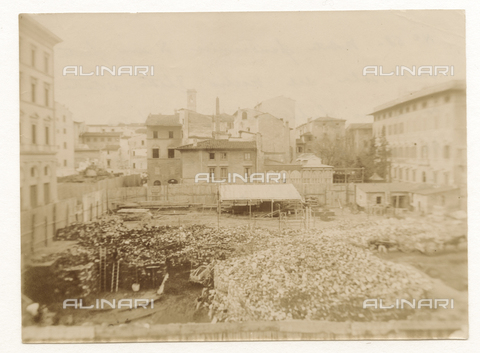 ARC-F-010302-0000 - Demolitions in the area between Via dell'Arcivescovado, Piazza dell'Olio, Via de' Naccaioli and Via della Nave in the Ghetto, Florence - Date of photography: 01/03/1893 - Alinari Archives, Florence
