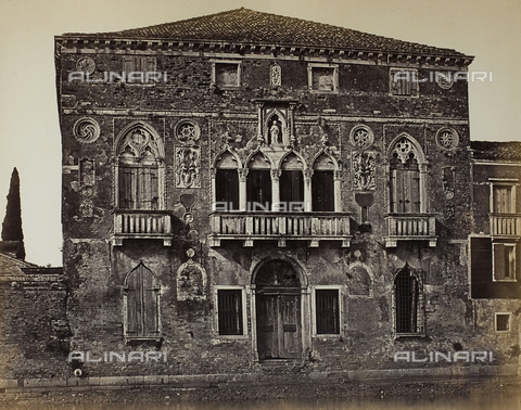 AVQ-A-000001-0011 - Facciata del Palazzo da Mula a Murano - Data dello scatto: 1860-1870 - Archivi Alinari, Firenze