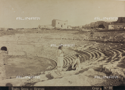 AVQ-A-000003-0030 - Veduta del Teatro Greco di Siracusa - Data dello scatto: 1880-1890 - Archivi Alinari, Firenze