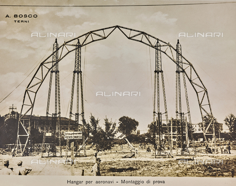 AVQ-A-000009-0003 - Phase in assembling a hangar for dirigibles during World War I - Date of photography: 06/1916 - Alinari Archives, Florence