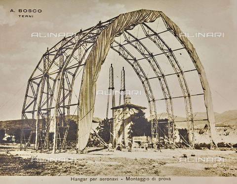 AVQ-A-000009-0004 - Phase in assembling a hangar for dirigibles during World War I - Date of photography: 06/1916 - Alinari Archives, Florence