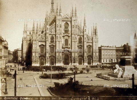 AVQ-A-000024-0028 - Tumulti di Milano del 6-9 maggio 1898: veduta di Piazza del Duomo con il quartiere generale dell'Esercito - Data dello scatto: 06-09/05/1898 - Archivi Alinari, Firenze