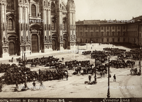 AVQ-A-000024-0036 - Tumulti di Milano del 6-9 maggio 1898: Piazza del Duomo con il quartiere generale dell'Esercito - Data dello scatto: 06-09/05/1898 - Archivi Alinari, Firenze