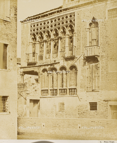 AVQ-A-000081-0036 - Palazzo Arian-Cicogna a Venezia, particolare con le finestre e i balconi - Data dello scatto: 1855 ca. - Archivi Alinari, Firenze