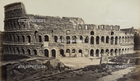AVQ-A-000089-0005 - Il Colosseo con Meta Sudans e porzione della Via Sacra, Roma - Data dello scatto: 1862 - Archivi Alinari, Firenze