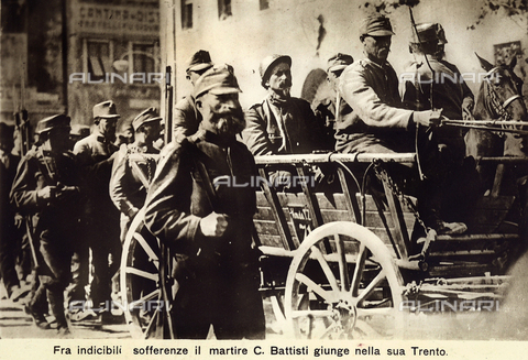 AVQ-A-000133-0005 - Cesare Battisti arrives in Trent ecorted by Austrian soldiers in a wagon. - Date of photography: 11/07/1916 - Alinari Archives, Florence