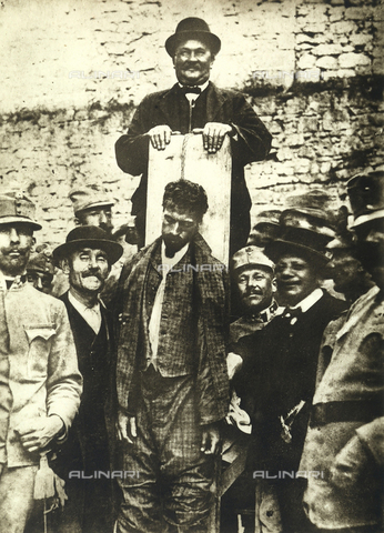 AVQ-A-000133-0011 - Cesare Battist seen an instant after his hanging. - Date of photography: 12/07/1916 - Alinari Archives, Florence