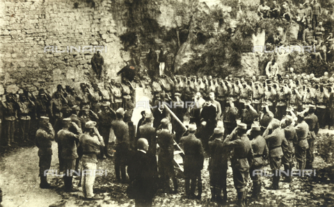 AVQ-A-000133-0012 - A salute is made to the body of Cesare Battisti immediately after the execution. - Date of photography: 12/07/1916 - Alinari Archives, Florence