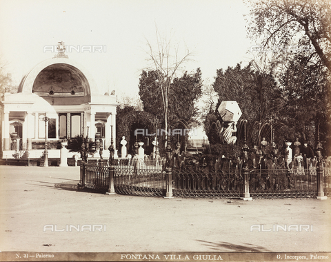 AVQ-A-000136-0009 - La fontana nel parco di Villa Giulia a Palermo - Data dello scatto: 1880-1890 ca. - Archivi Alinari, Firenze