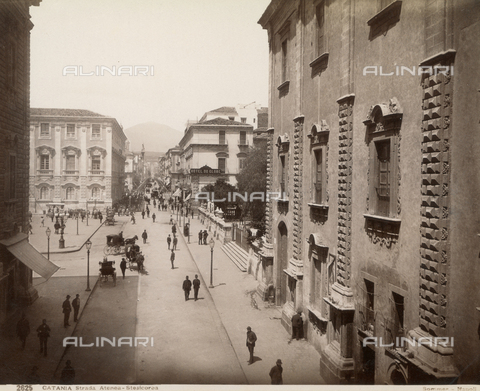AVQ-A-000424-0070 - "Catania - Strada Atenea-Stesicorea" - Data dello scatto: 1880 ca. - Archivi Alinari, Firenze