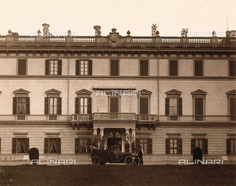 AVQ-A-000443-0003 - Facciata di Villa Zina, ex Villa Giulia a Bellagio, sul Lago di Como. La villa, in stile neoclassico, fu costruita dal conte Pietro Venini - Data dello scatto: 1915 ca. - Archivi Alinari, Firenze