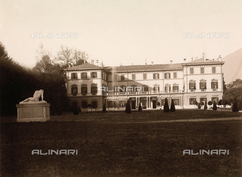 AVQ-A-000443-0008 - Villa Zina, ex Villa Giulia ed il parco antistante, a Bellagio, sul Lago di Como. La villa, in stile neoclassico, fu costruita dal conte Pietro Venini - Data dello scatto: 1915 ca. - Archivi Alinari, Firenze