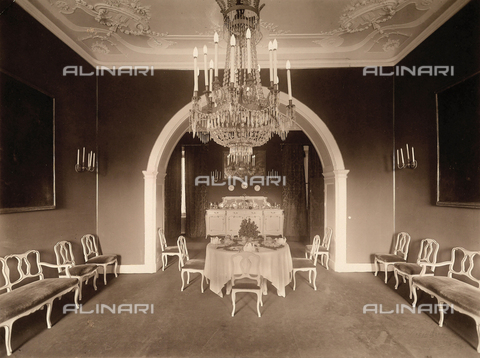 AVQ-A-000443-0016 - Sala da pranzo di Villa Zina, ex Villa Giulia a Bellagio, sul Lago di Como - Data dello scatto: 1915 ca. - Archivi Alinari, Firenze