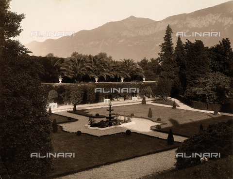 AVQ-A-000443-0026 - Il parco di Villa Zina, ex Villa Giulia a Bellagio, sul Lago di Como - Data dello scatto: 1915 ca. - Archivi Alinari, Firenze