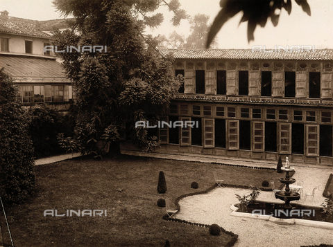 AVQ-A-000443-0030 - Il giardino di Villa Zina, ex Villa Giulia a Bellagio, sul Lago di Como - Data dello scatto: 1915 ca. - Archivi Alinari, Firenze