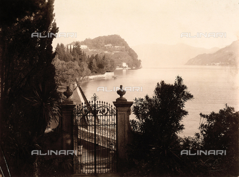 AVQ-A-000443-0035 - Veduta del Lago di Como da Villa Zina, ex Villa Giulia a Bellagio - Data dello scatto: 1915 ca. - Archivi Alinari, Firenze