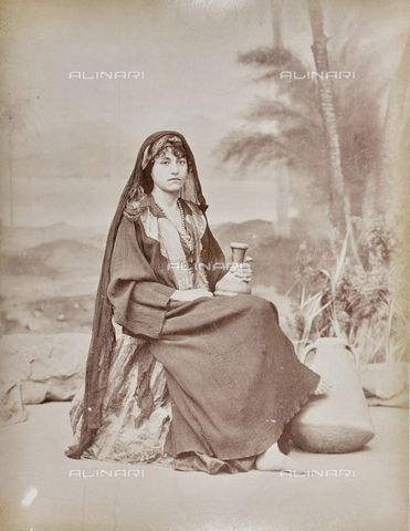 AVQ-A-000523-0026 - Portrait of young fellah woman in traditional costume - Date of photography: 1880 - 1890 - Alinari Archives, Florence