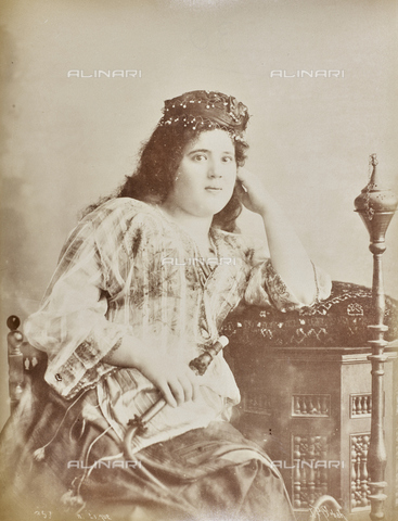 AVQ-A-000523-0030 - Portrait of Turkish woman - Date of photography: 1880 - 1890 - Alinari Archives, Florence