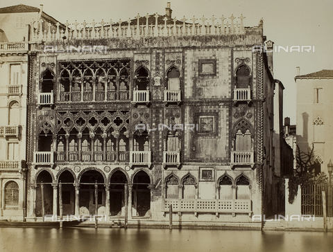 AVQ-A-000568-0006 - Facciata della Ca' d'Oro sul Canal Grande a Venezia - Data dello scatto: 1860-1870 - Archivi Alinari, Firenze