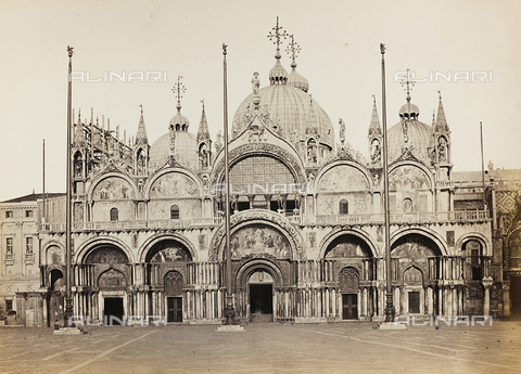 AVQ-A-001027-0005 - Facciata della Basilica di San Marco a Venezia - Data dello scatto: 1860-1870 - Archivi Alinari, Firenze
