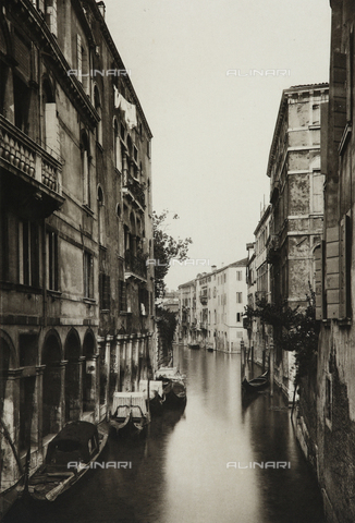 AVQ-A-001272-0004 - Veduta di Rio di San Canciano a Venezia - Data dello scatto: 1890-1895 - Archivi Alinari, Firenze