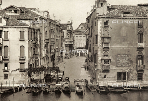 AVQ-A-001272-0009 - Veduta di Campo Santa Maria del Giglio a Venezia - Data dello scatto: 1890-1895 - Archivi Alinari, Firenze