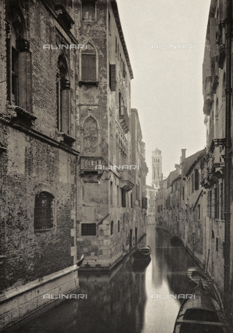 AVQ-A-001272-0011 - Veduta di Rio San Bernardo a Venezia - Data dello scatto: 1890-1895 - Archivi Alinari, Firenze