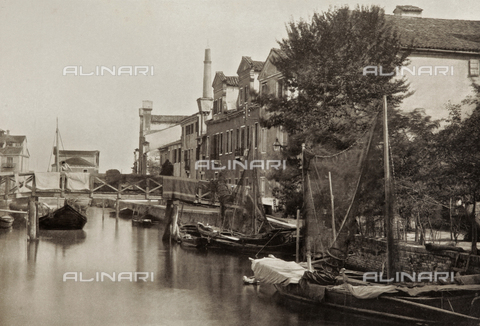 AVQ-A-001272-0048 - Veduta di un canale nell'Isola della Giudecca a Venezia - Data dello scatto: 1890-1895 - Archivi Alinari, Firenze