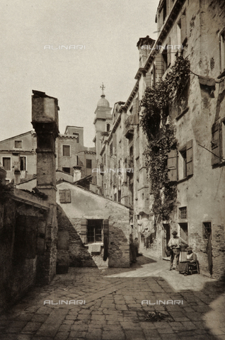 AVQ-A-001272-0051 - Veduta animata di Calle Bosello a Venezia - Data dello scatto: 1890-1895 - Archivi Alinari, Firenze